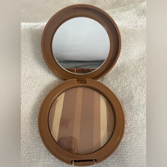 Tuscan Sun Belle Beauty by Kim Gravel Bronzabelle Bronzer highlighter  - new