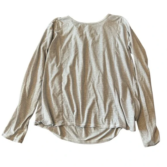 Athleta Girl Shirt XL / 14 Gray Pleated Back Athletic Thumbholes Preppy Stripe