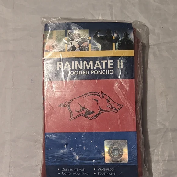 NCAA Arkansas Razorback Rainmate II Hooded Poncho Red Adult One Size NOS Sealed