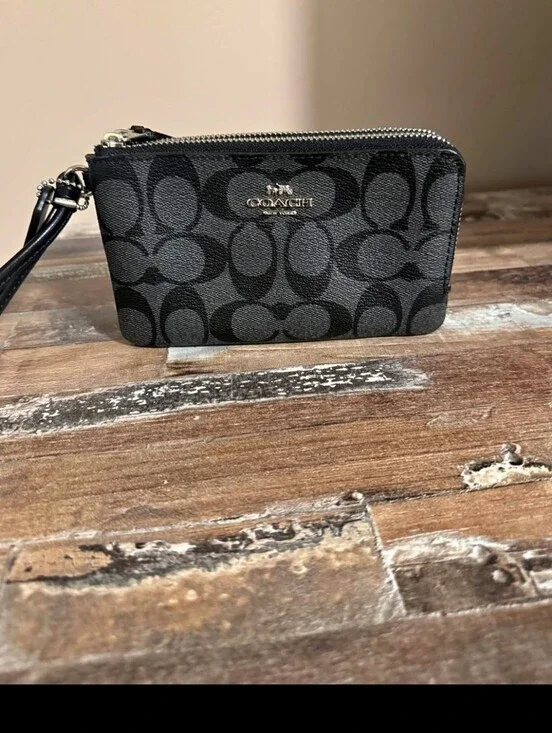 Coach Black and Charcoal Signature Zip Wristlet NWOT 2 Zipper Closure