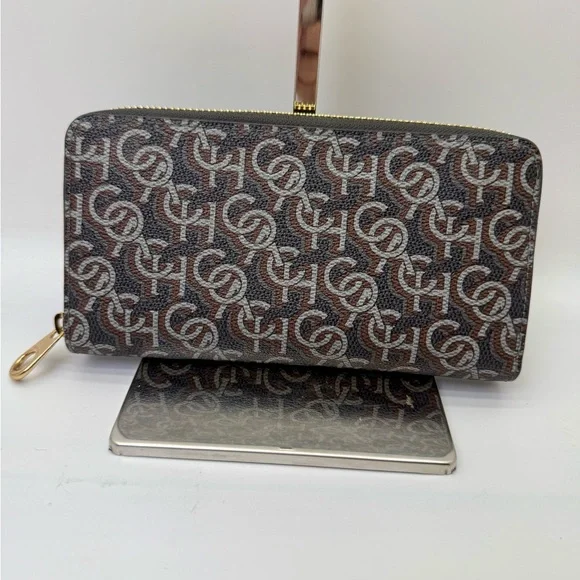 Coach Signature Long Zip-Around Wallet‎ in Brown / Red