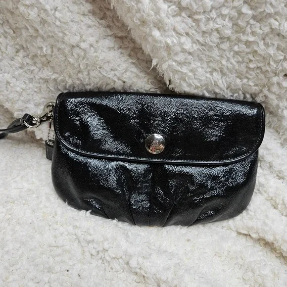 Coach Black Patent Crinkle‎ Ruched Wristlet Clutch Wallet