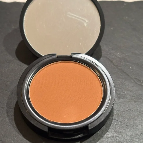 IC COLLECTION Matte Bronzer Compact