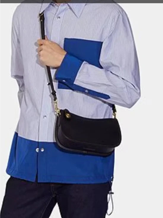 COACH, the Original Glove Tanned Leather Swinger Shoulder Bag