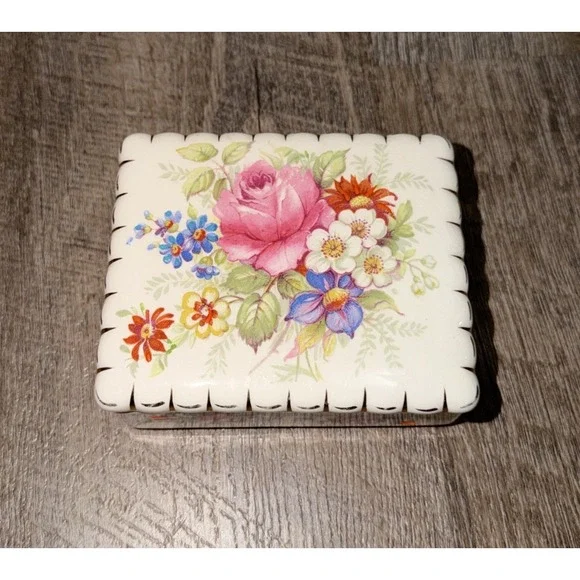 Vtg‎ 40s Wedgwood England Ceramic Floral Gold Trim Vanity Box w/ Lid