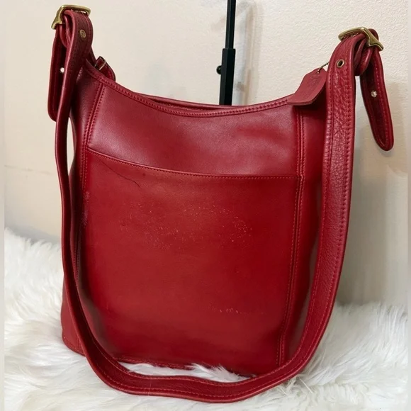 Rare Vintage Coach Vibrant Red Leather Shoulder Bag. #9060