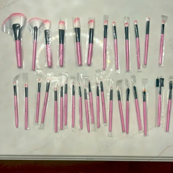 New Pink Makeup Brush Set 32 Piece