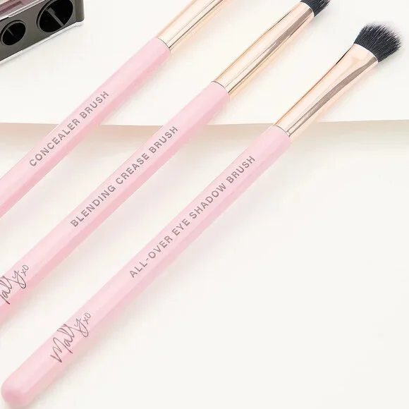 NWT MALLY All Over EYE SHADOW BRUSH Sealed