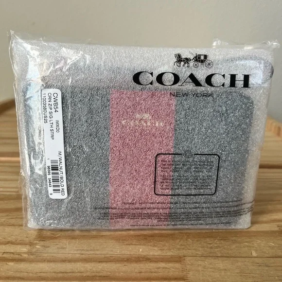 Coach wristlet🎈🎈