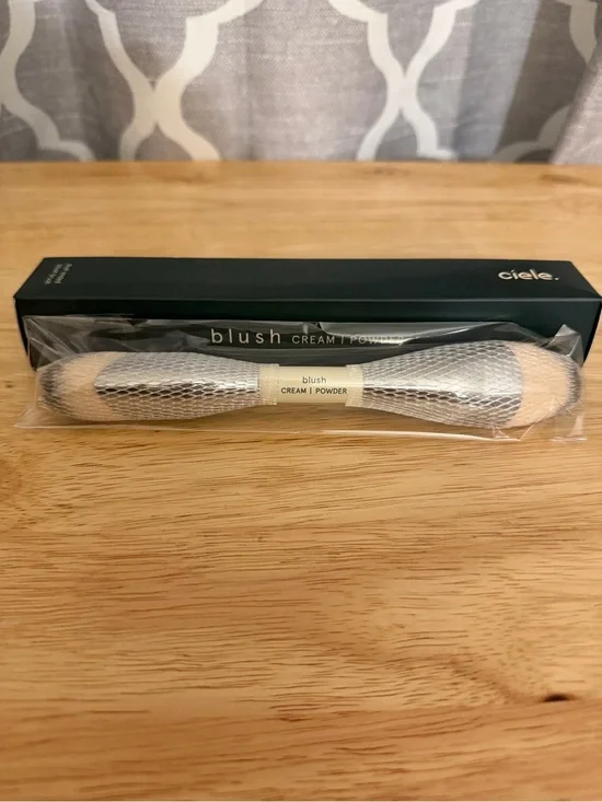 ciele  Dual-Ended Blush Brush Cream/Powder New