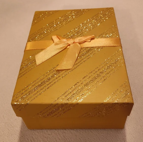 Like-New Gift Box