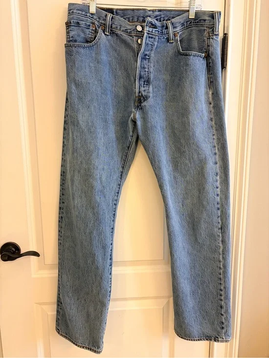 Levi’s 501 Original Fit Jeans 36x32 Light Wash Straight Leg Button Fly