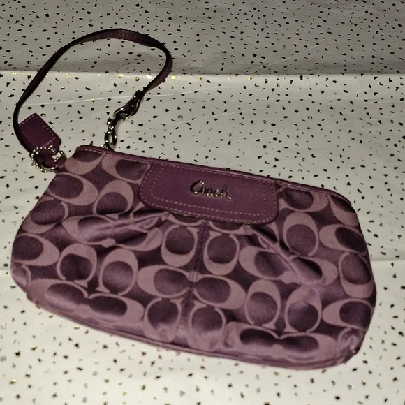 COACH Ashley Wristlet in SV/Rose