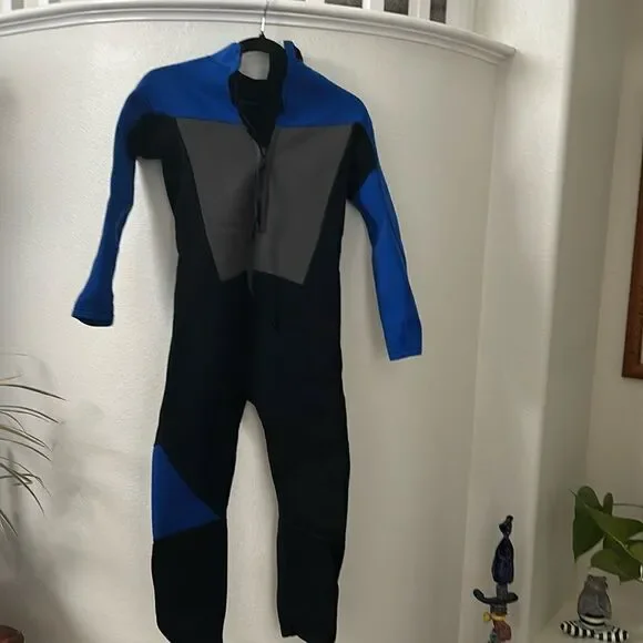 Like new boys wetsuit