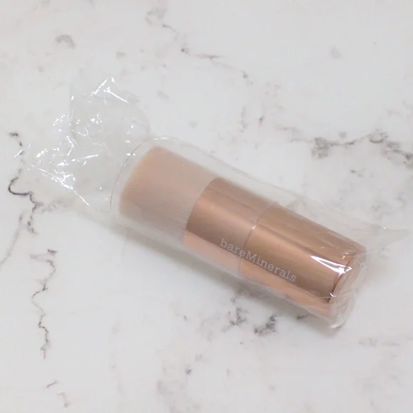 BareMinerals BEAUTIFUL FINISH Brush Foundation Brush Sealed Rose Gold