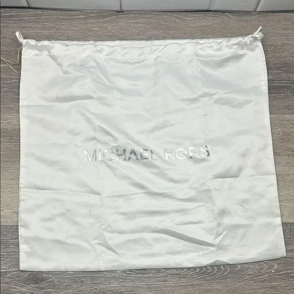 A09 | Michael Kors White dust jacket Storage Bag
