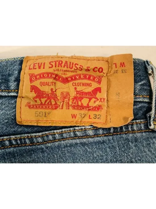 Levi Strauss Men's 501 33 x 32 Button Front Fly Jeans Straight Leg Medium Wash