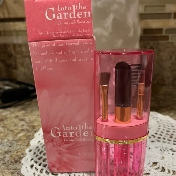 Avon Into the Garden Beauty Tools Brush Set
