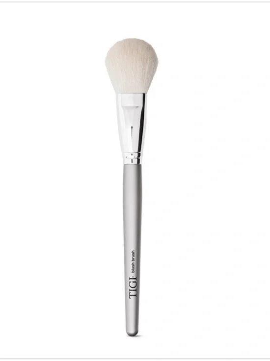 TIGI Cosmetics Blush Brush
