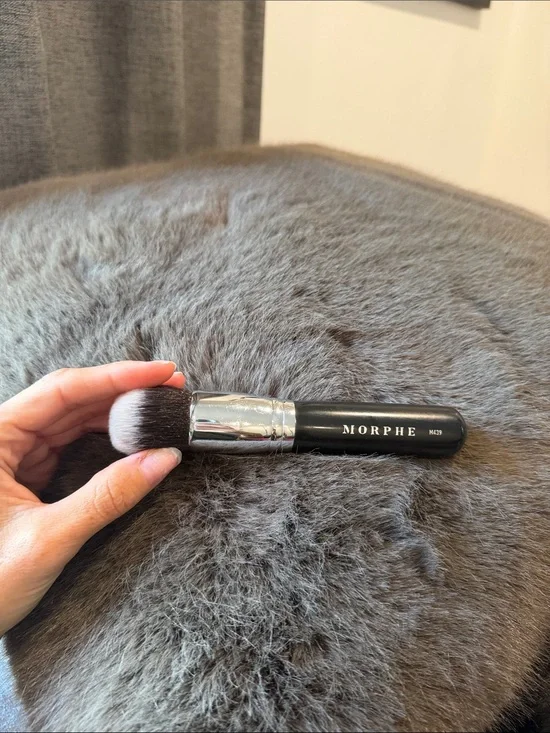 Morphe Short Handle Duo-Tone Buffing Brush - Black & White