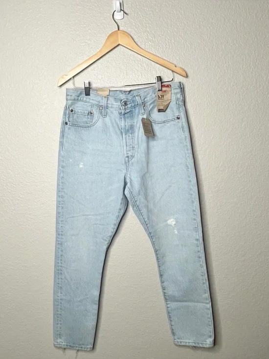 NEW‎ Levi’s 501 Original Fit Light Wash Jeans 29x28 Distressed Straight Leg NWT