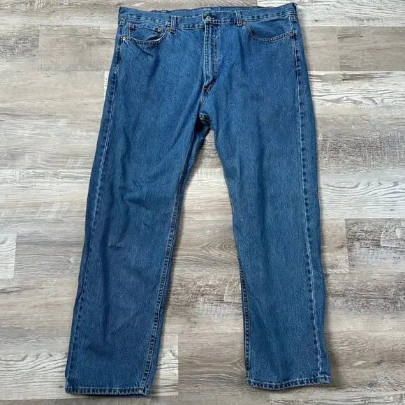 Levi’s 505 Regular Fit Jeans W42 L32 Zip Fly Straight Leg Medium Wash