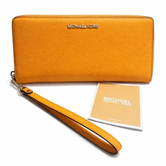 NWT-Michael Kors Jet set Travel Continental  Wristlet/wallet
