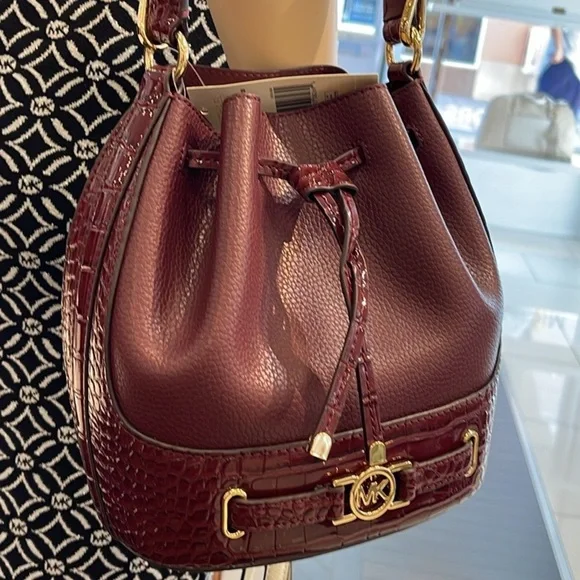 MICHAEL KORS  Reed Medium Pebbled Leather Belted Bucket Messenger Satchel Crossb