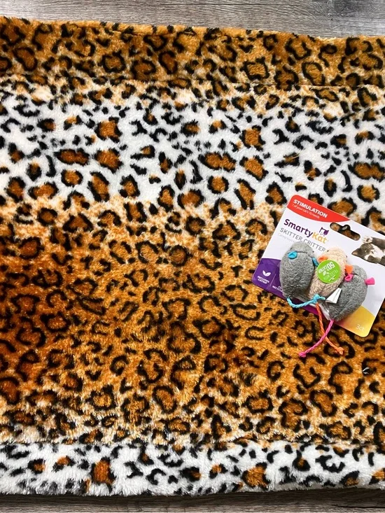 Plush Leopard Cat Mat and Catnip Mice