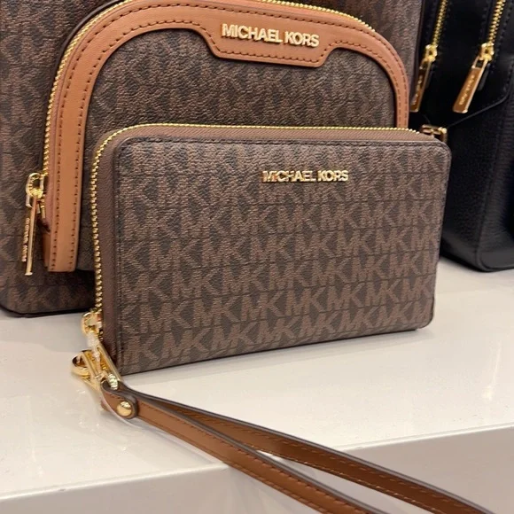 Michael Kors MK Signature Large Flat Multi-Function Phone Case Wallet Wristlet
