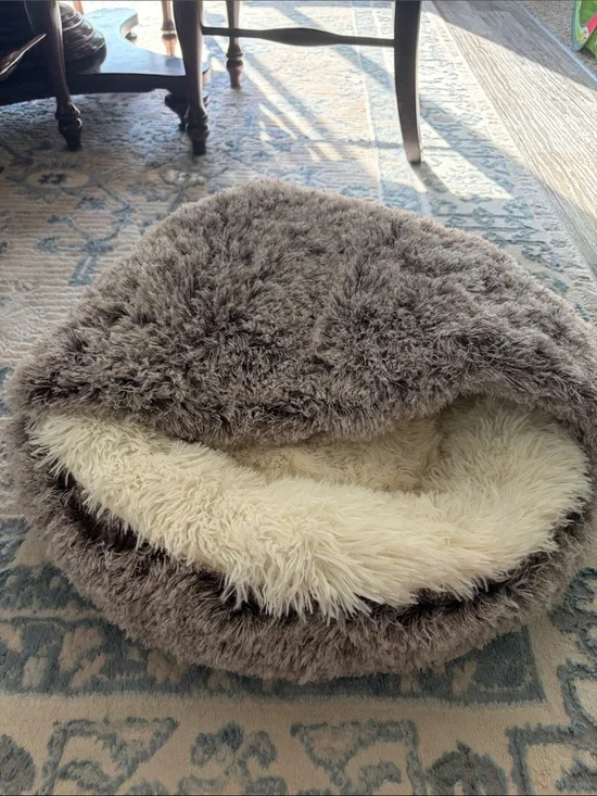 NWOT hooded Plush Round Pet Bed in Taupe with Cream Interior