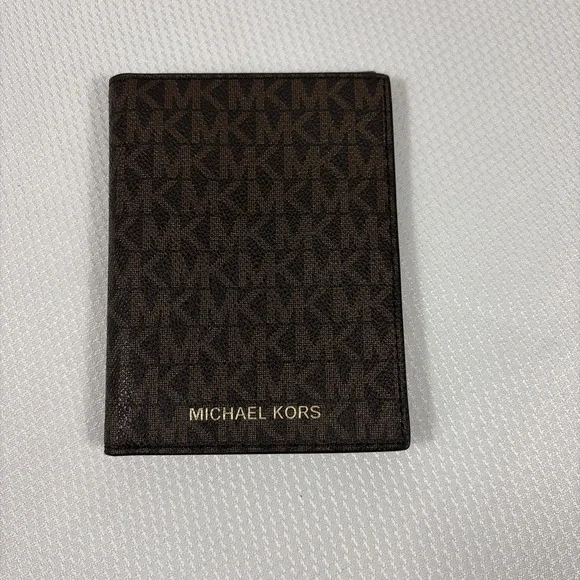 New Michael Kors Jet Set Travel Passport Holder Wallet - Brown, MSRP $78. NWOT