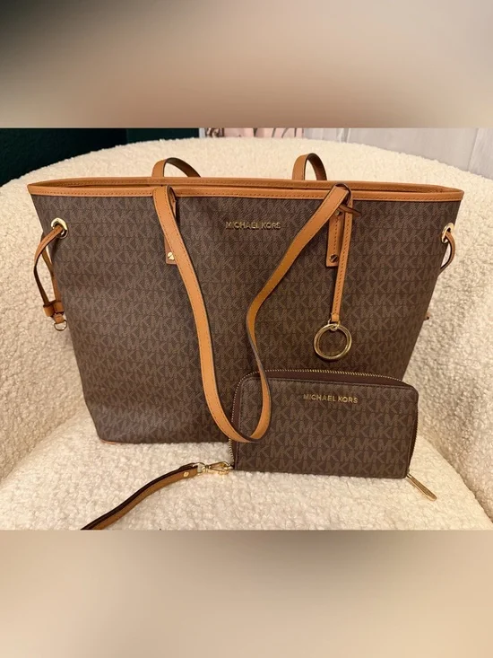 Michael Kors Jet Set Travel 2-Piece Set: Large Drawstring Tote & Matching Wallet
