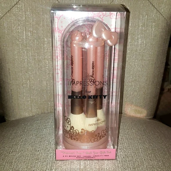 NEW-Hello Kitty brush set