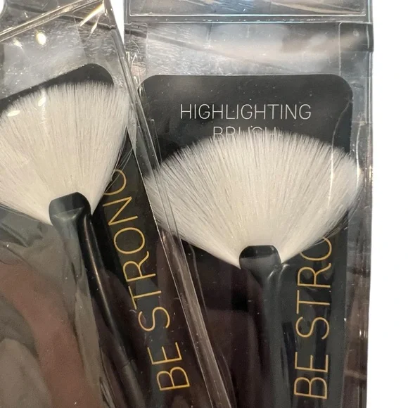 Beauty Essentials Makeup Brush 2 Pc Highlighting Brush‎ Black White NEW
