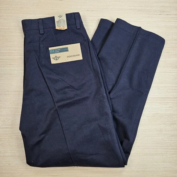 Dockers True Chino Mens 33x32 Navy Blue D4 Relaxed Fit Pleated Pants NEW