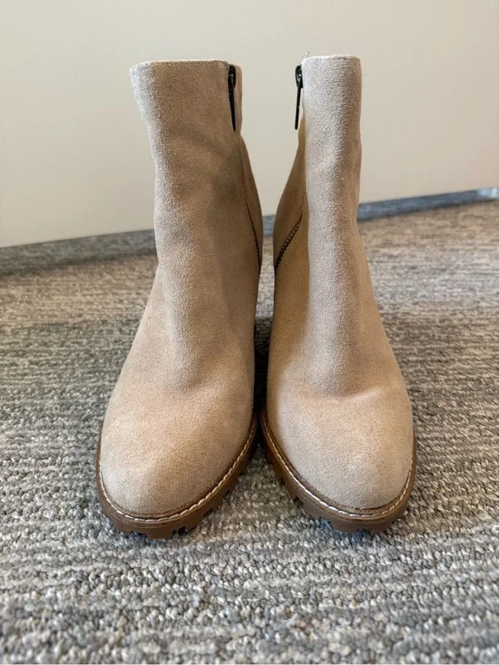Michael Kors Evelyn Wedge Ankle Boots Beige Suede Leather Lug Sole Women’s 8M