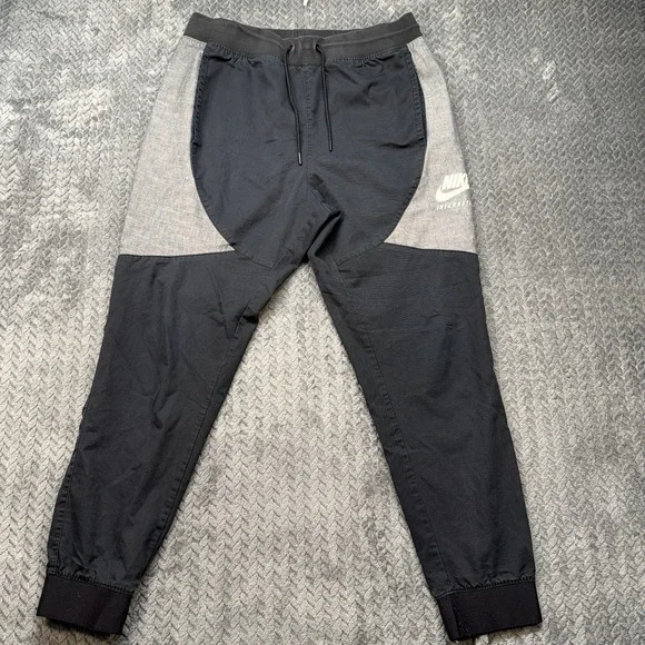 Nike Men's International Cuffed Sweatpants Medium Jogger Pants Athletic Black‎