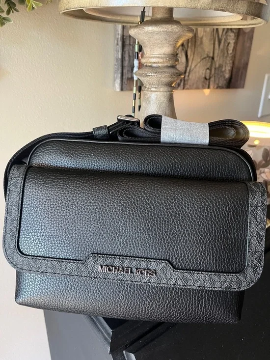 Michael Kors NWT Black Pebbled Leather Messenger Crossbody Camera Bag
