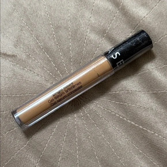 Sephora Bright Future Gel Serum Concealer shade Butterscotch