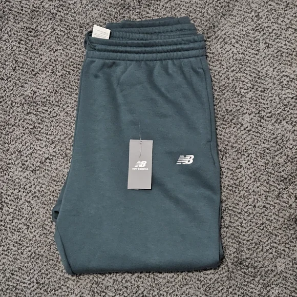 NWOT: Mens New Balance Joggers - Size XL