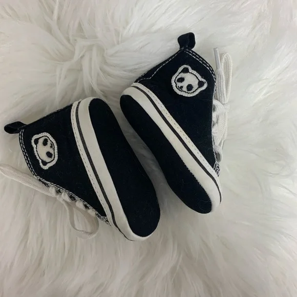 5/$35💥Newborn Sneaker Booties