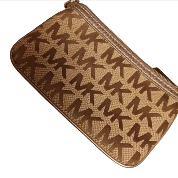 > Michael Kors Brown Wristlet