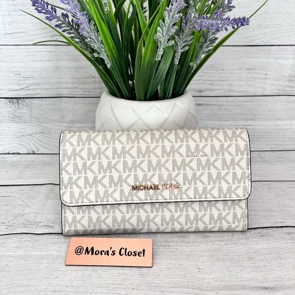 🦋Michael Kors Trifold Wallet