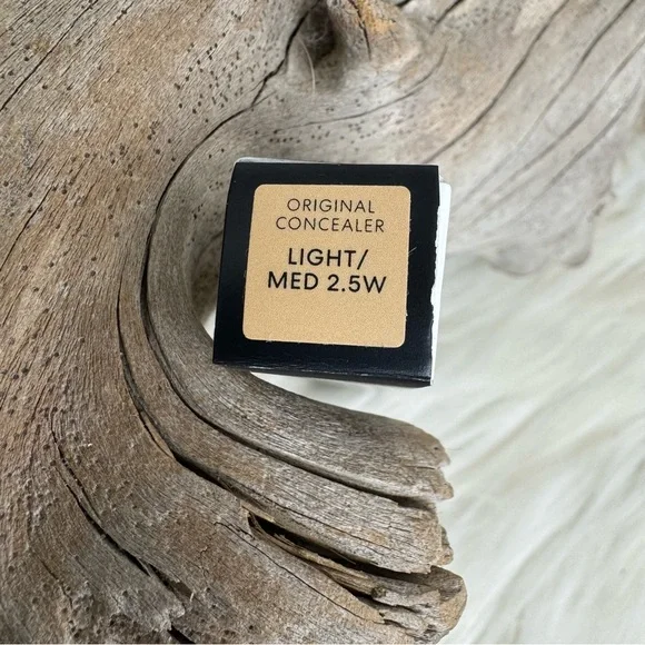 bareMinerals Original Liquid Mineral Concealer - Light/Medium 2.5W