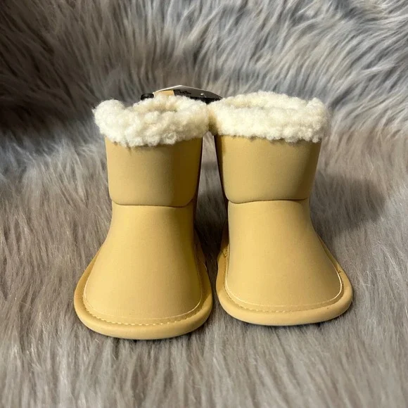 Carter's Child Of Mine Crib Shoes Baby's Size 0-3 Months Beige Boots Booties NEW