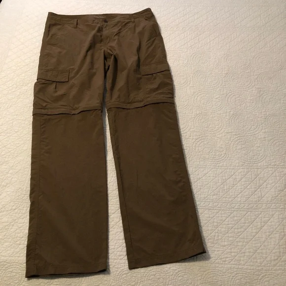 Columbia Omni Shield zip off pants. Size 38.