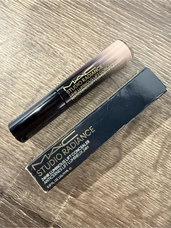 Mac Studio Radiance 24hr Luminous Lift Concealer NC11.5 NEW