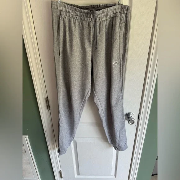 Adidas men’s size large‎ gray sweat pants joggers