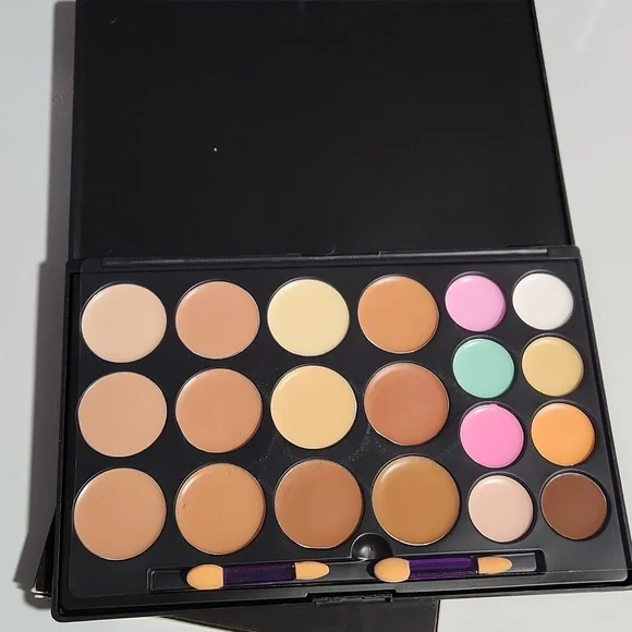 Multi-Color Concealer Palette for Women NWOT